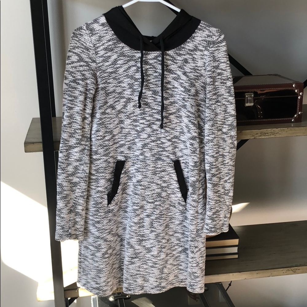 Black and white tunic